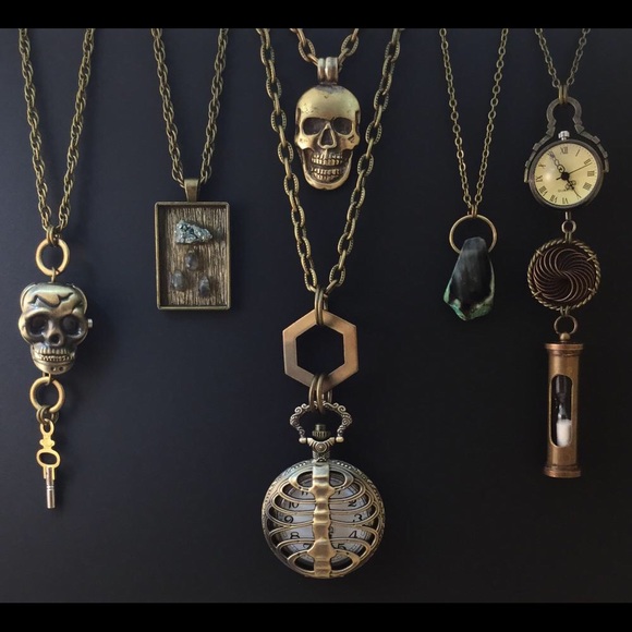 Skull Pocketwatch Watch REALLY WORKS - Picture 1 of 6